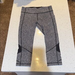 Black and White Patterned Lululemon Leggings with mesh and pockets